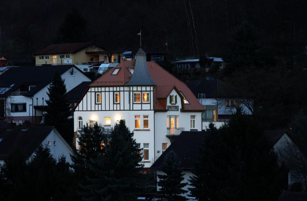 Villa Waldfrieden - Gästehaus zum Jugendstilhotel Annweiler am Trifels Exterior foto